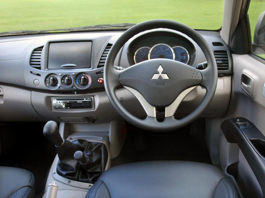  Mitsubishi L200 Club Cab Warrior 2006 года  (фото 3 из 4)